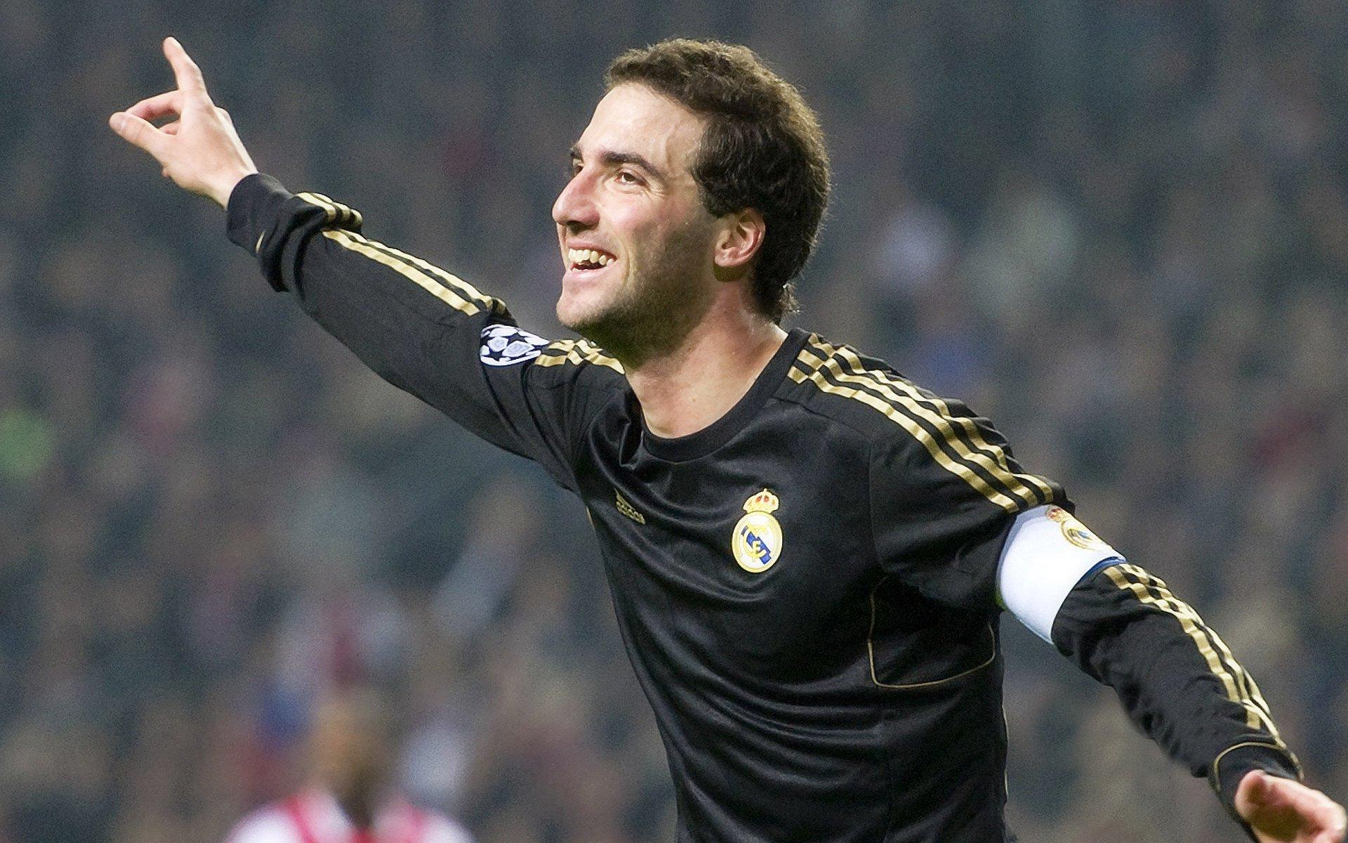 现场直击，U20国青教练组现身看台，近距离考察沙特伊拉克青年军对决