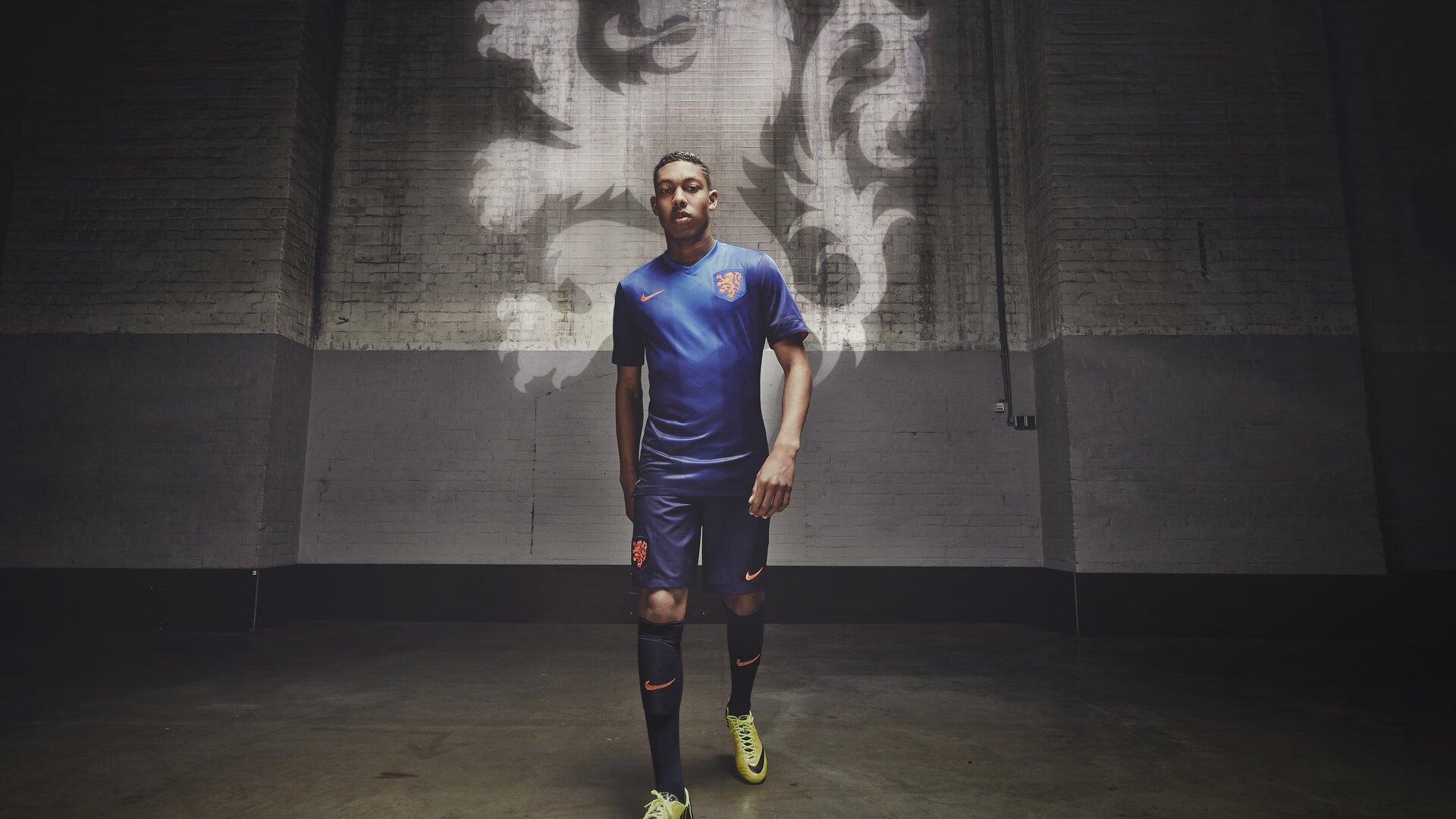 英超争冠白热化，利物浦与热刺巅峰对决 3月16日凌晨引爆安菲尔德